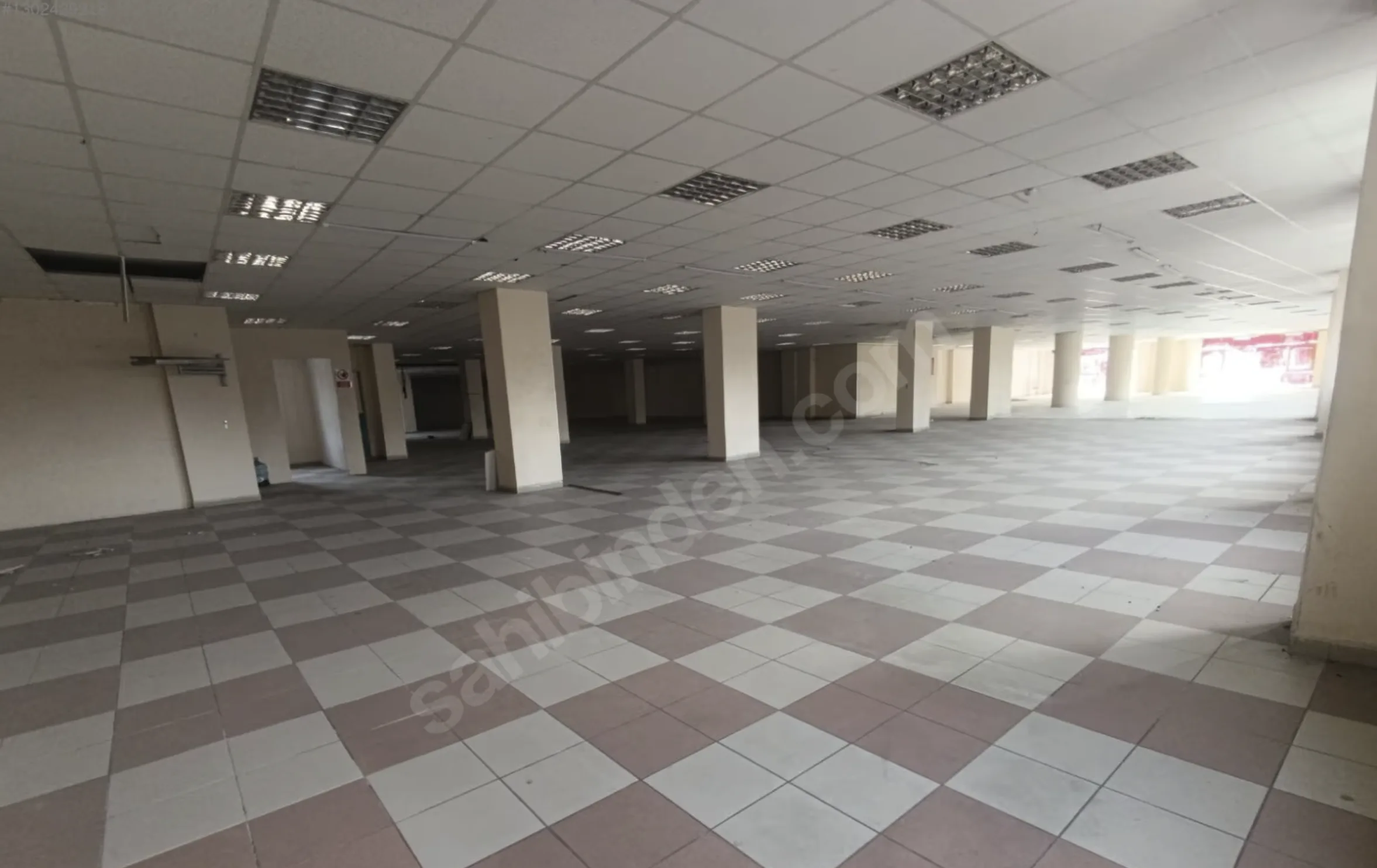 SULTANBEYLİ FATİH BULVARI ÜZERİNDE 1100 M2 KİRALIK DEPO