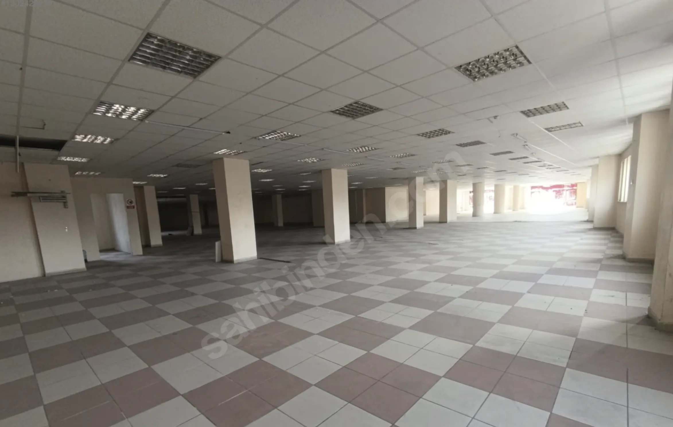 SULTANBEYLİ FATİH BULVARI ÜZERİNDE 1100 M2 KİRALIK DEPO