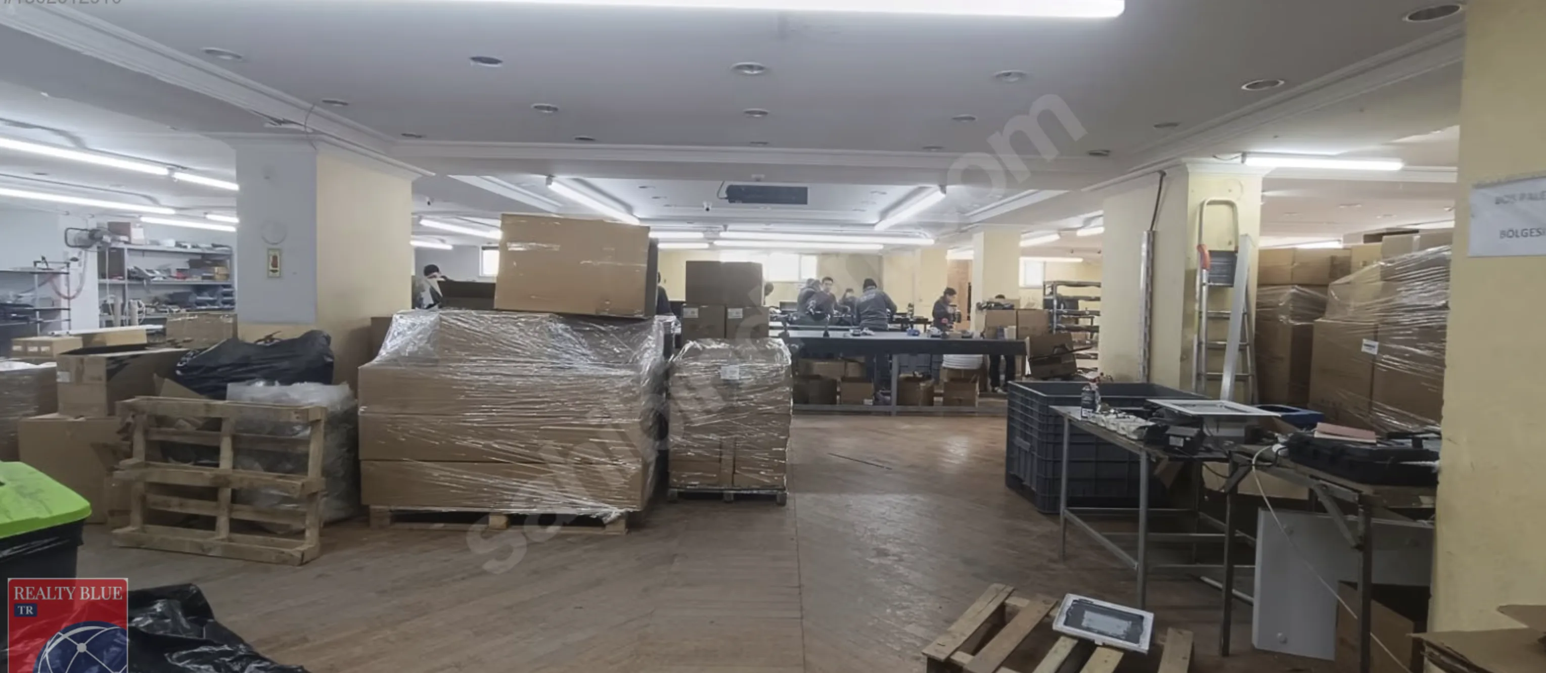 SANCAKTEPE'DE KİRALIK 3600 M2 KAPALI ALANA SAHİP FABRİKA