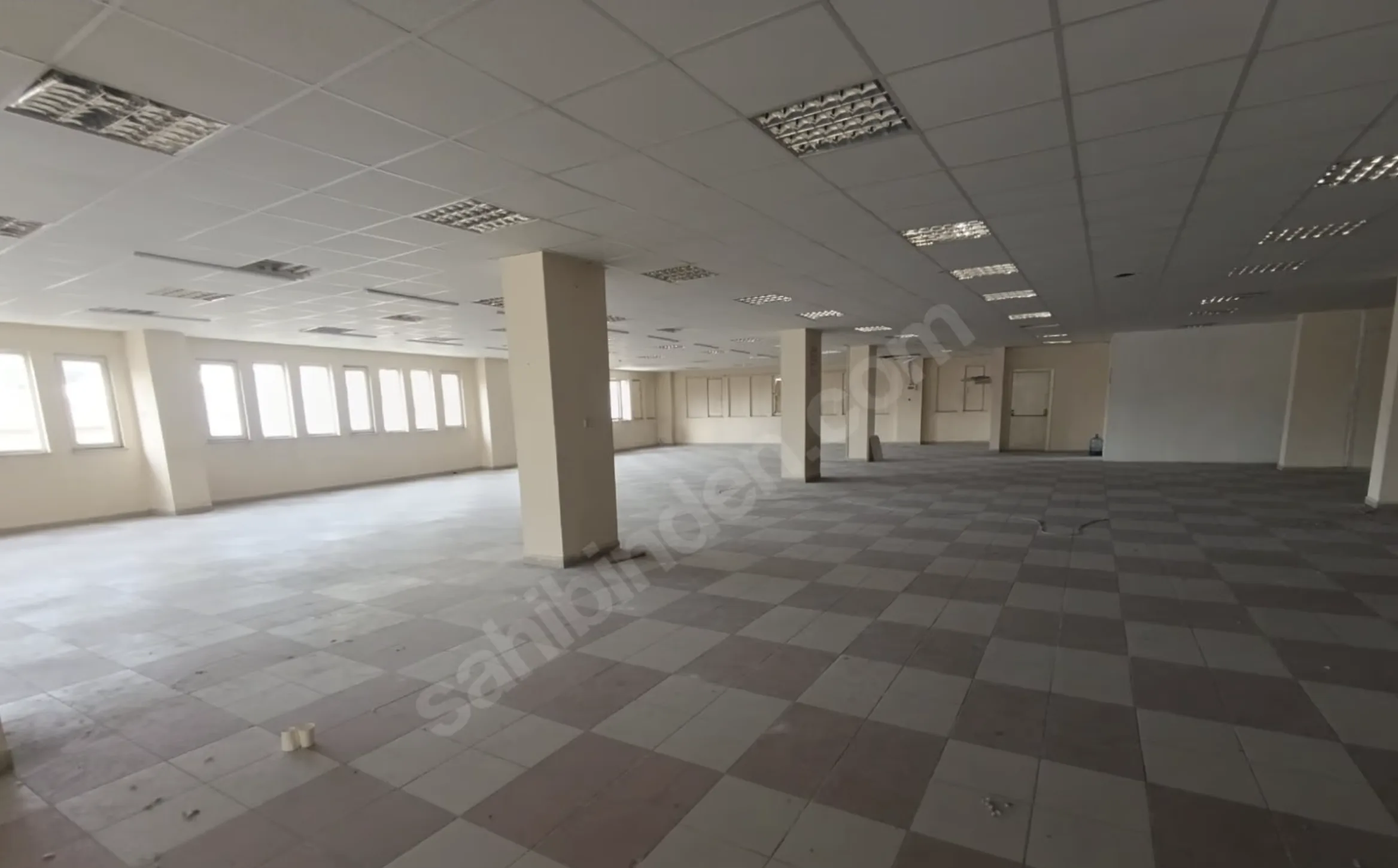 SULTANBEYLİ FATİH BULVARI ÜZERİNDE 1100 M2 KİRALIK DEPO